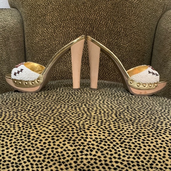 BCBGIRLS Metallic sandals w/bead detail Size 8 - Picture 14 of 16